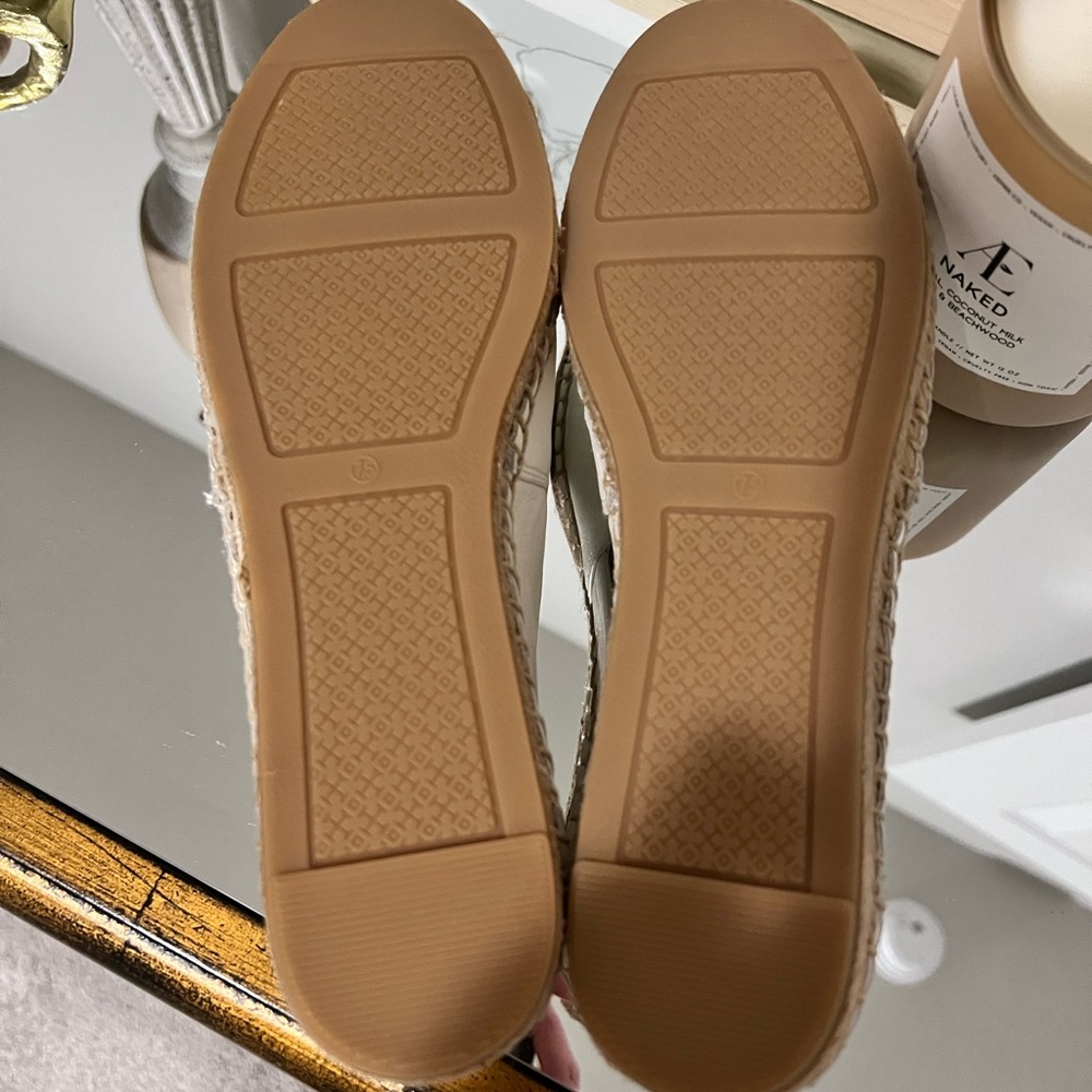 New! Authentic Tory Burch shoes 7.5 - Picture 3 of 3